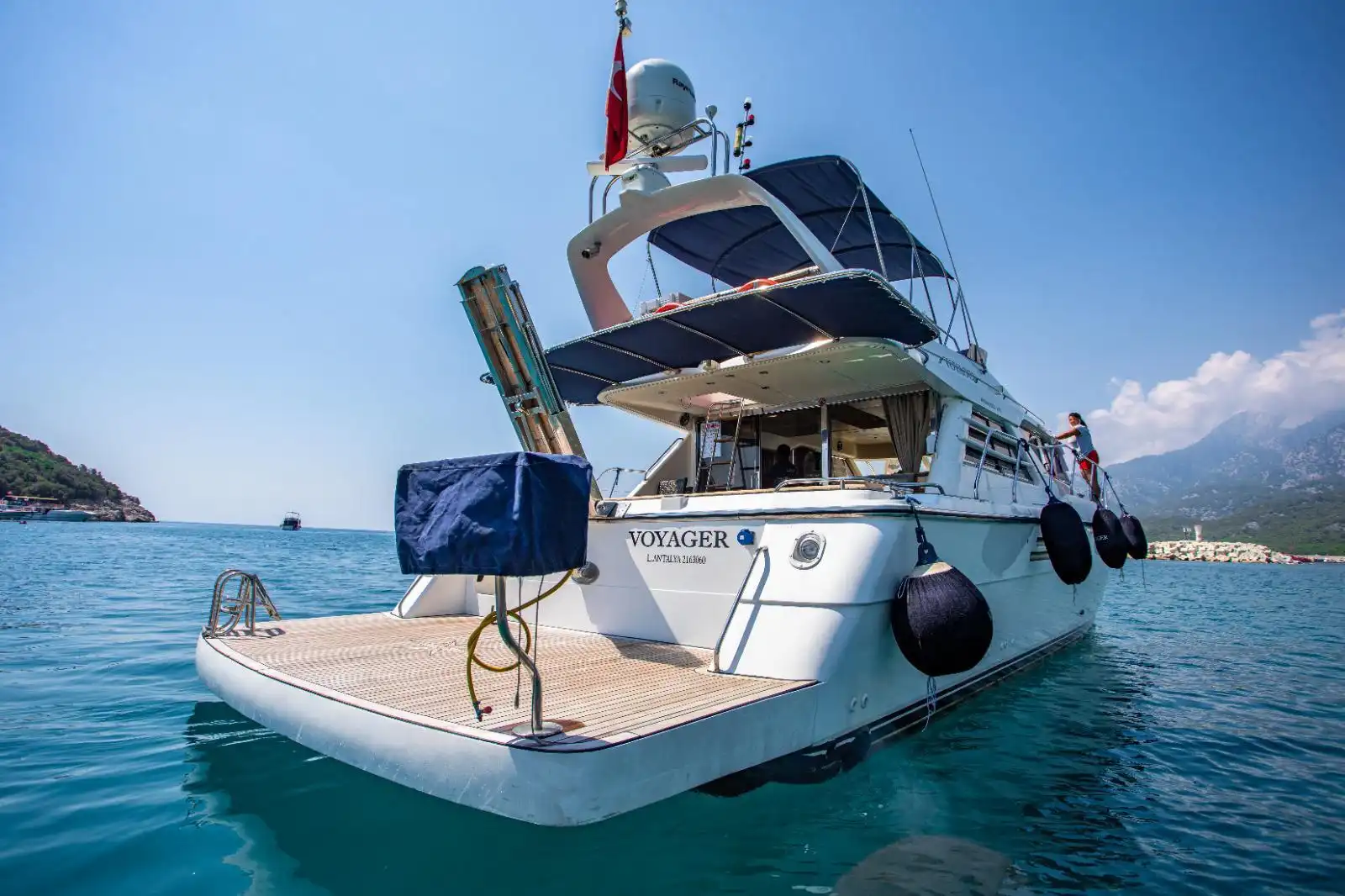 YACHT VOYAGER